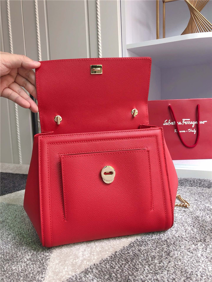 페레가모 바라 플랩백 GM 21F558-3