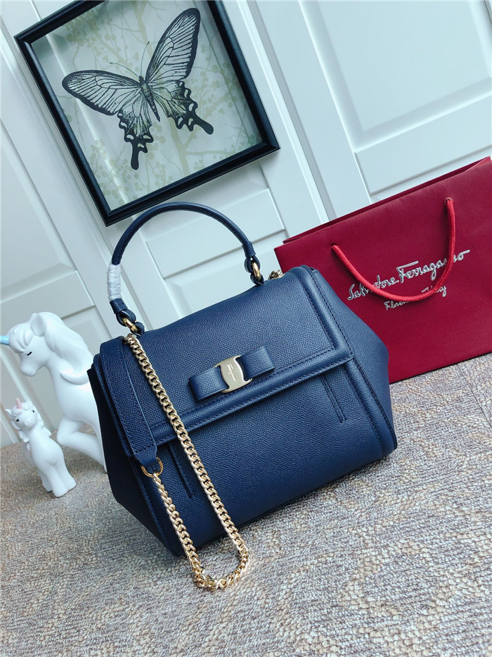 페레가모 바라 플랩백 GM 21F558-4