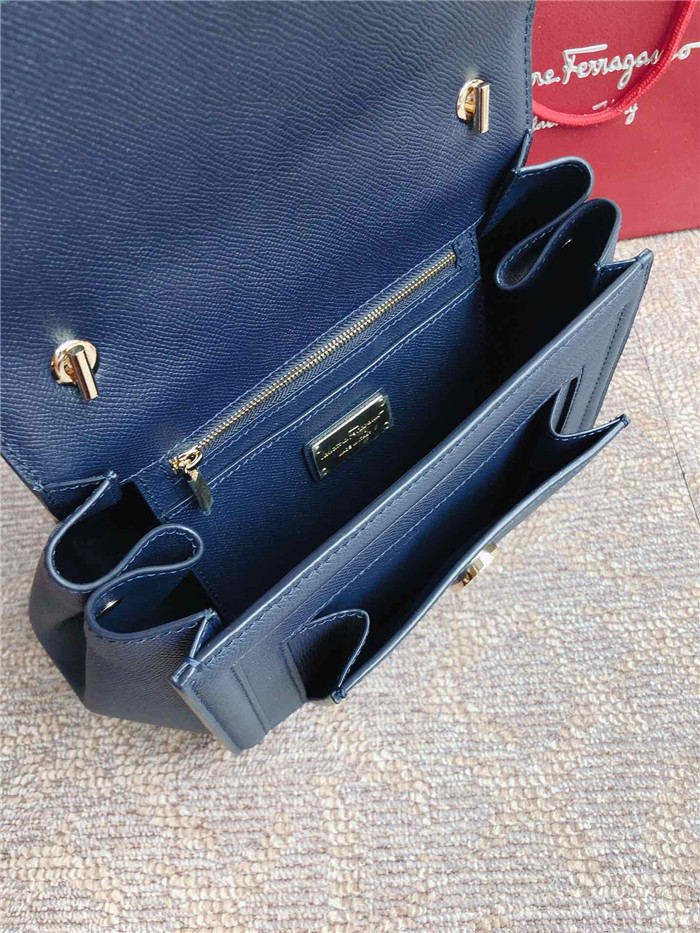 페레가모 바라 플랩백 GM 21F558-4