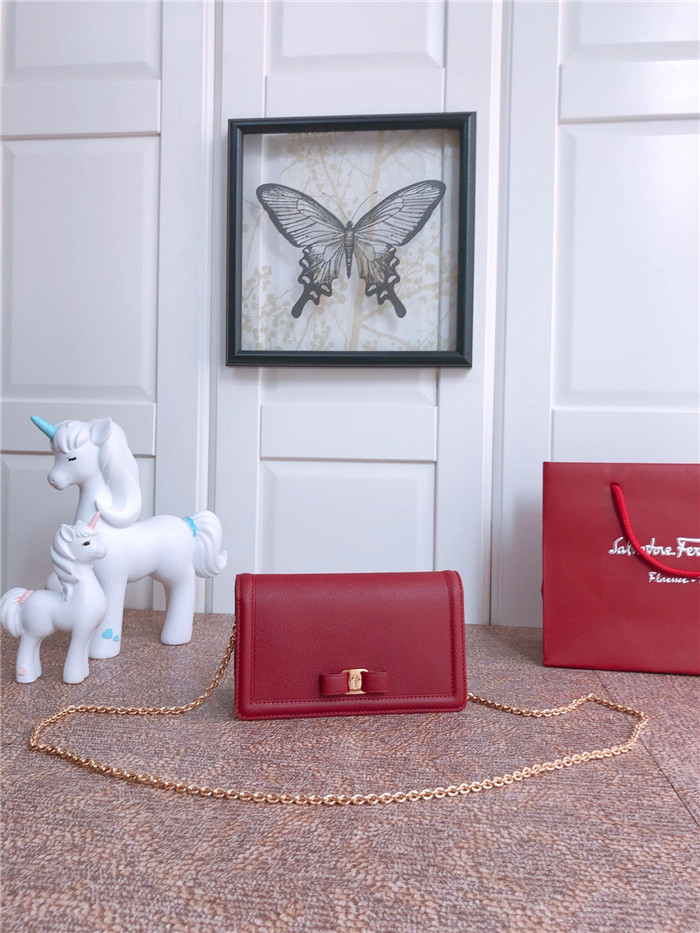 페레가모 미니 체인 숄더백 22C916-1