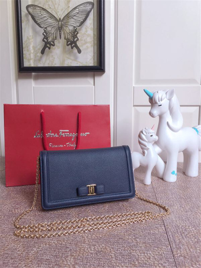 페레가모 미니 체인 숄더백 22C916-3