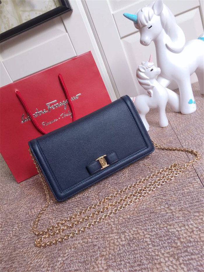 페레가모 미니 체인 숄더백 22C916-3