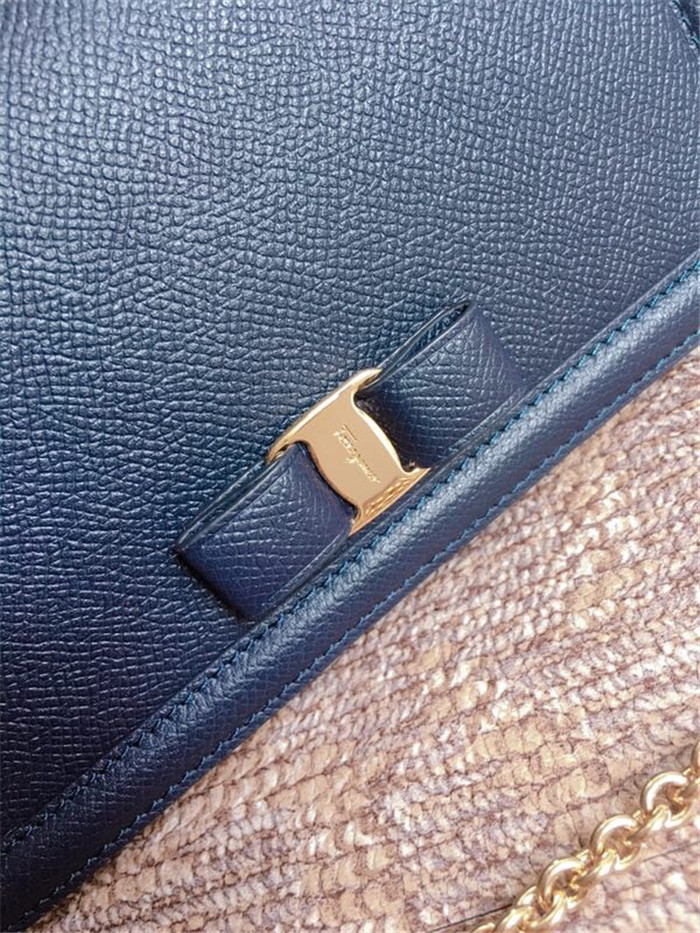 페레가모 미니 체인 숄더백 22C916-3