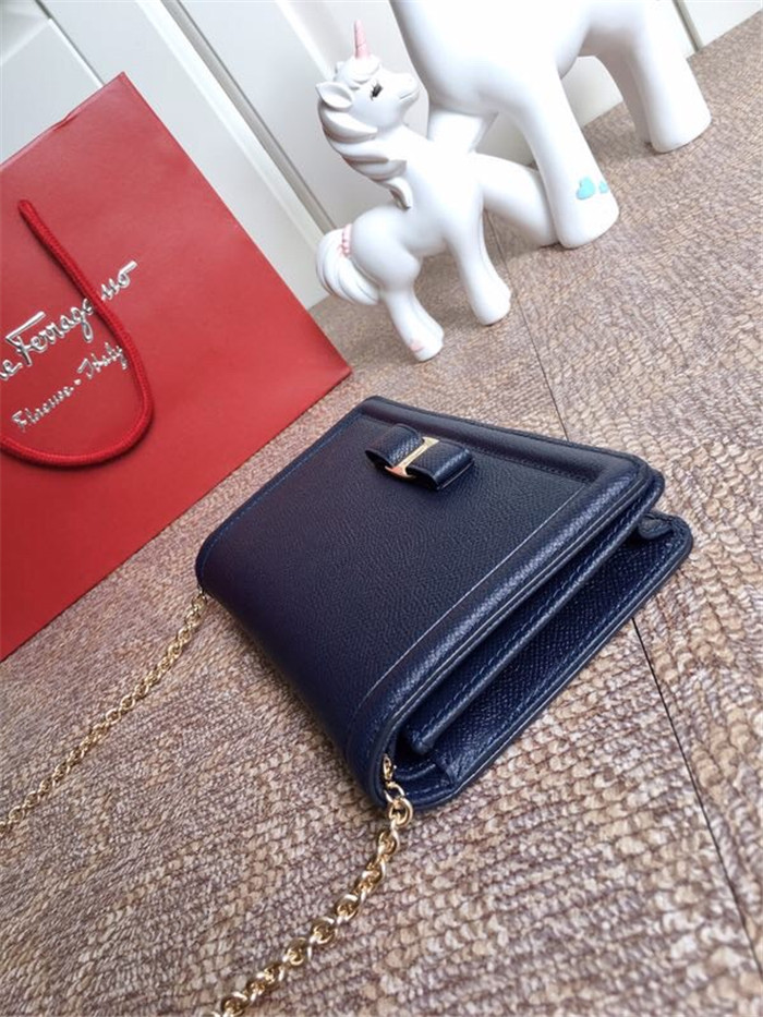 페레가모 미니 체인 숄더백 22C916-3