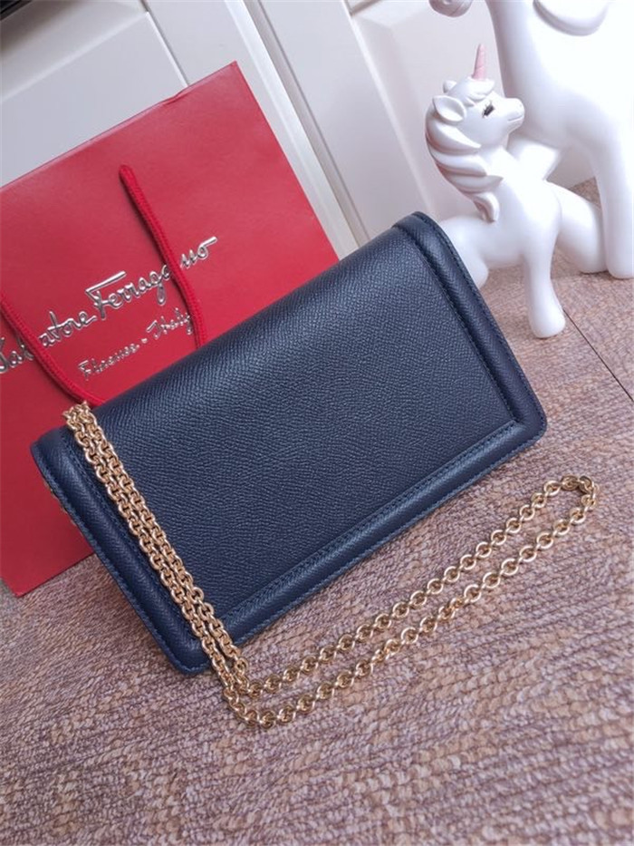 페레가모 미니 체인 숄더백 22C916-3