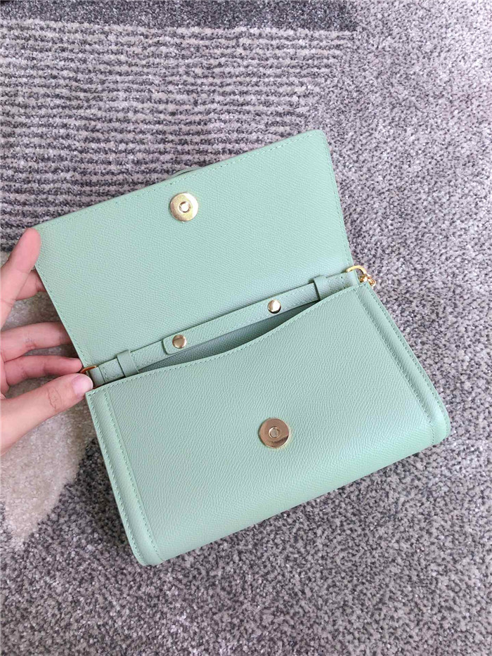 페레가모 미디움 체인 숄더백 22C940-1