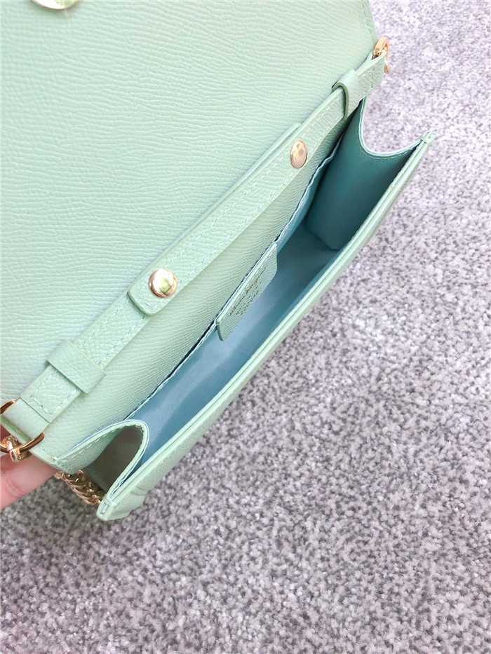 페레가모 미디움 체인 숄더백 22C940-1