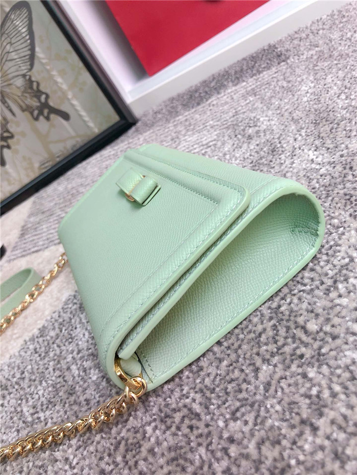 페레가모 미디움 체인 숄더백 22C940-1