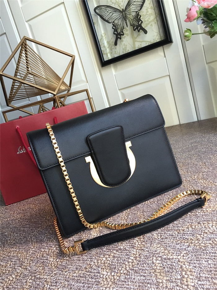 페레가모 플랩백 라지 21G671-4