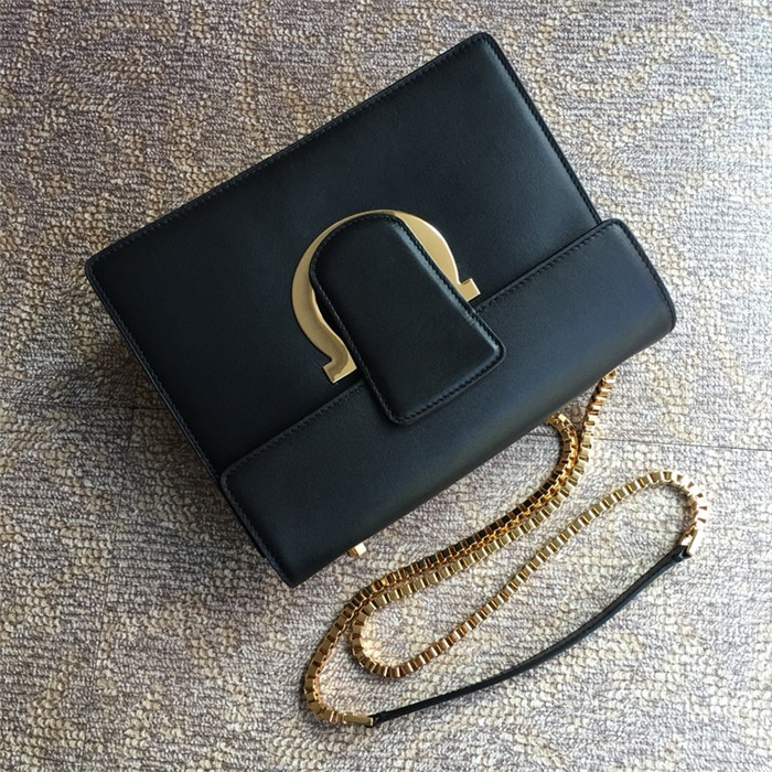 페레가모 플랩백 라지 21G671-4