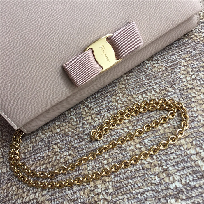 페레가모 체인 숄더백 21CM 22B558-2