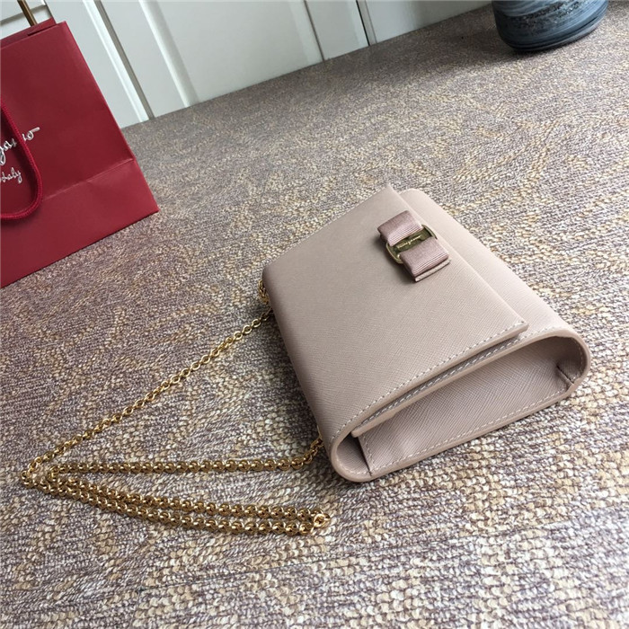 페레가모 체인 숄더백 21CM 22B558-2