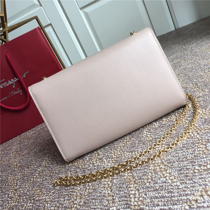 페레가모 체인 숄더백 21CM 22B558-2