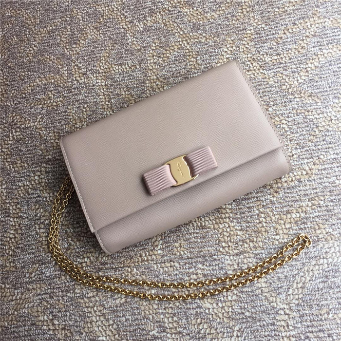 페레가모 체인 숄더백 21CM 22B558-2