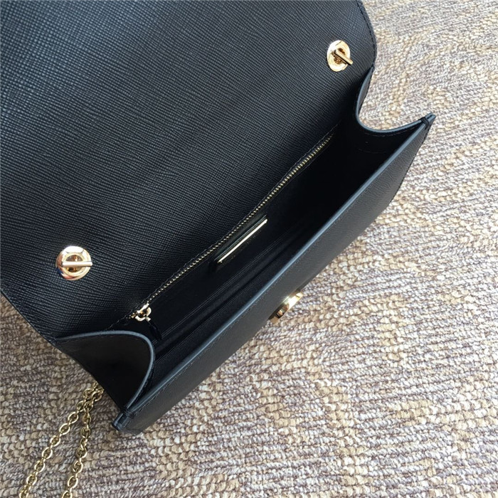 페레가모 체인 숄더백 21CM 22B558-3