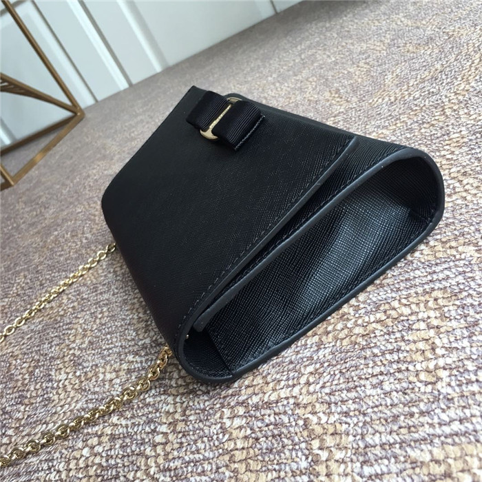 페레가모 체인 숄더백 21CM 22B558-3