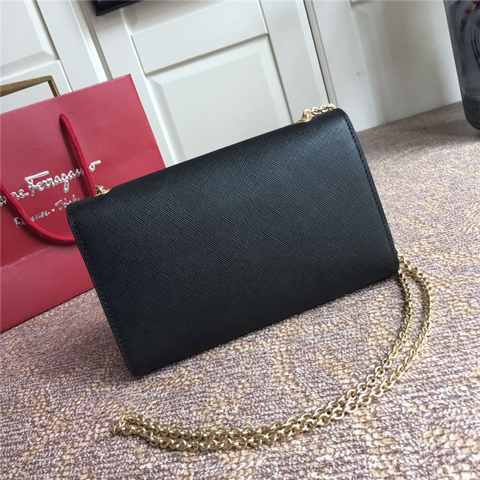 페레가모 체인 숄더백 21CM 22B558-3