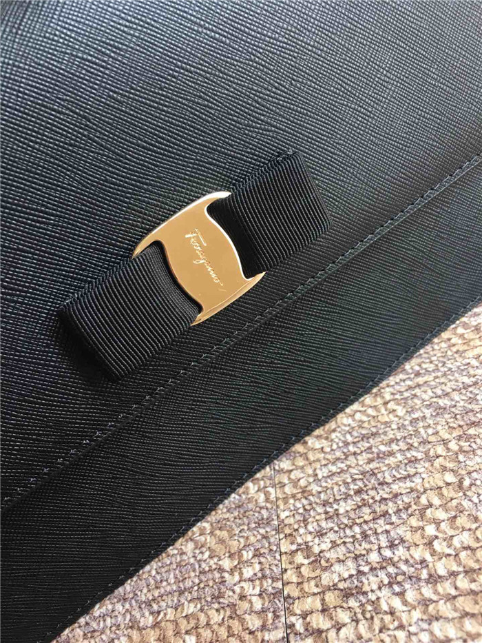 페레가모 플랩백 21E480-3