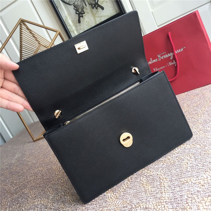 페레가모 플랩백 21E480-3