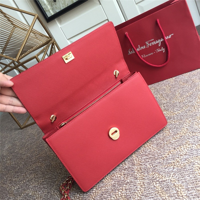 페레가모 플랩백 21E480-4