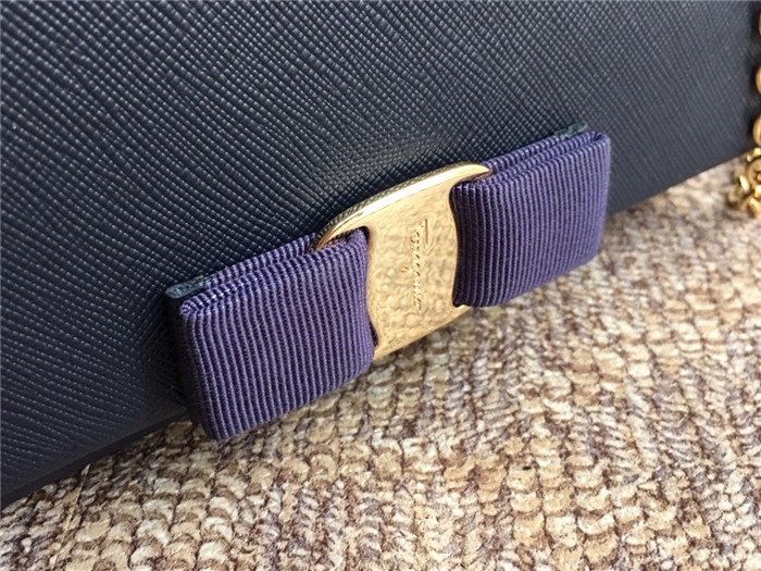 페레가모 미니 체인 숄더백 19CM 22B558-2