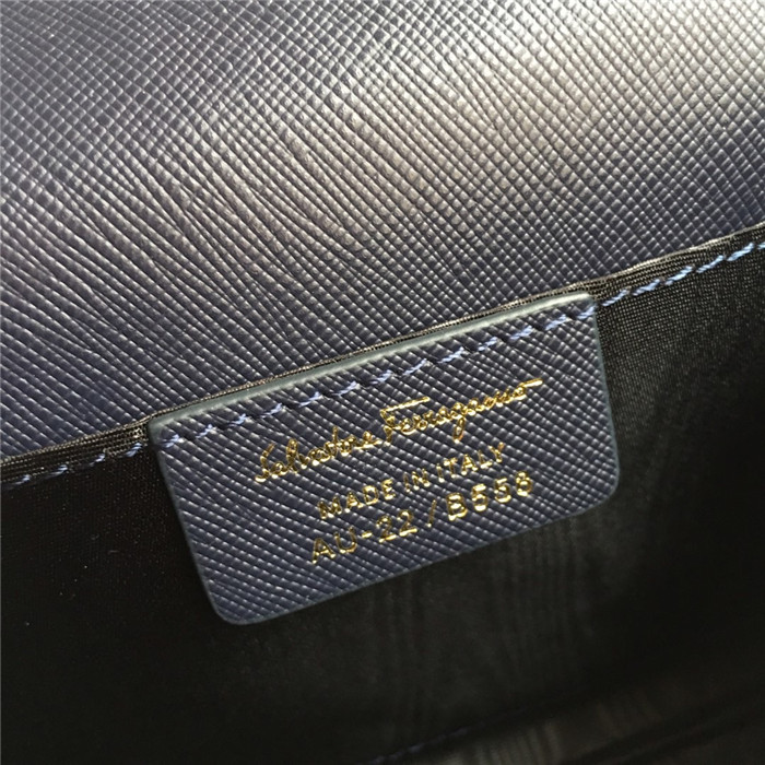 페레가모 미니 체인 숄더백 19CM 22B558-2