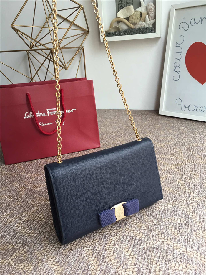 페레가모 미니 체인 숄더백 19CM 22B558-2