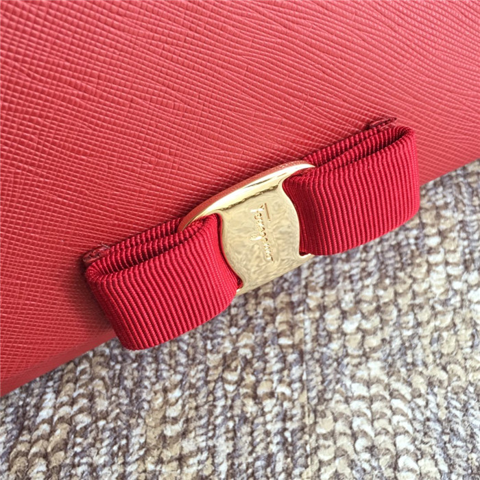 페레가모 미니 체인 숄더백 19CM 22B558-3