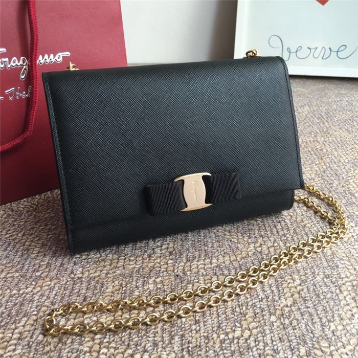 페레가모 미니 체인 숄더백 19CM 22B558-4