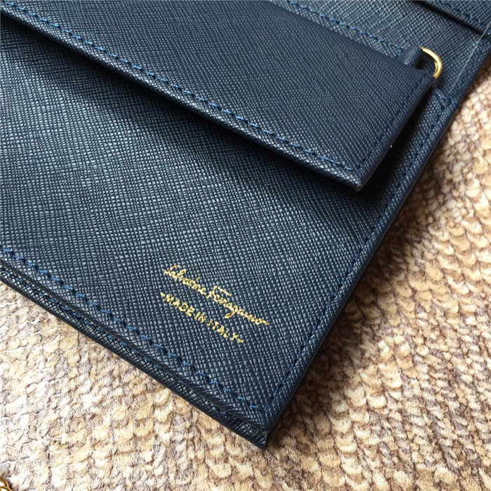 페레가모 미니 체인백 22B875-3