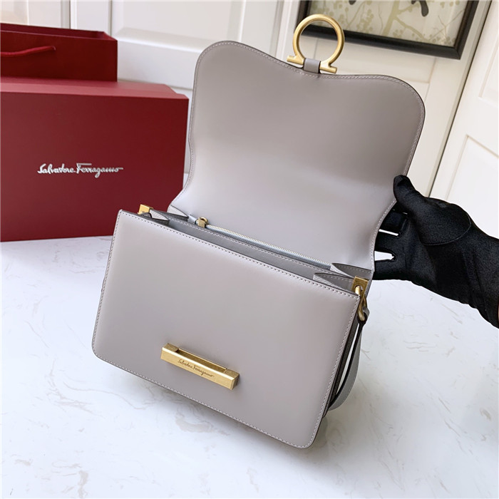 페레가모 플랩백 21H321-1 2020/신상