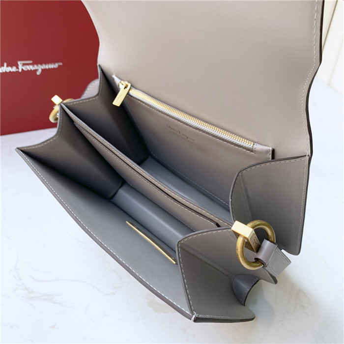 페레가모 플랩백 21H321-1 2020/신상