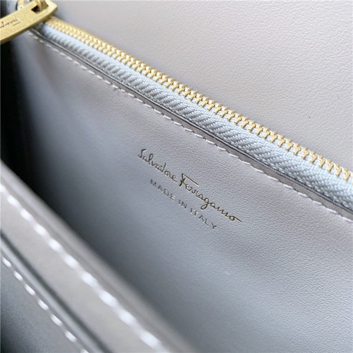 페레가모 플랩백 21H321-1 2020/신상