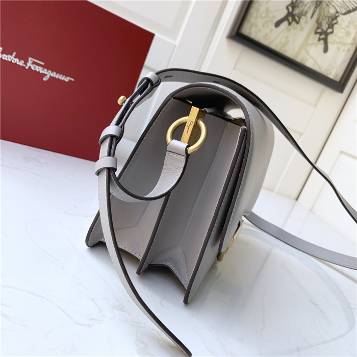 페레가모 플랩백 21H321-1 2020/신상