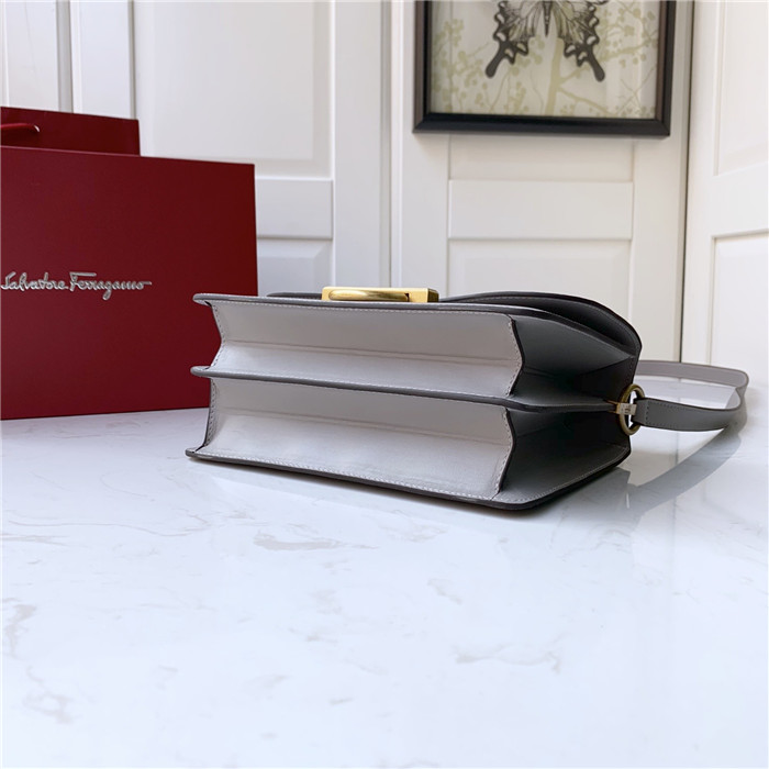 페레가모 플랩백 21H321-1 2020/신상