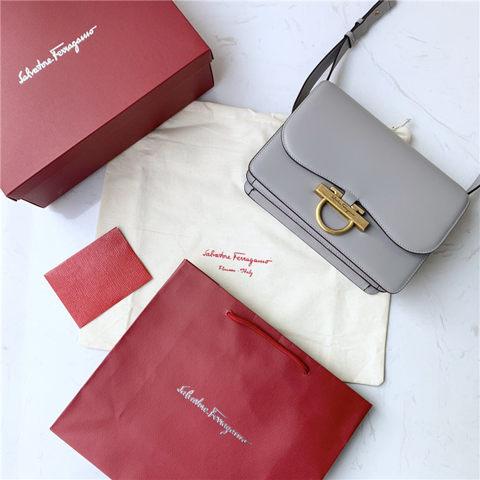 페레가모 플랩백 21H321-1 2020/신상