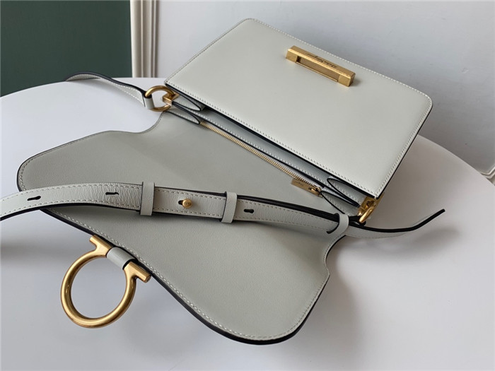 페레가모 플랩백 21H321-2 2020/신상