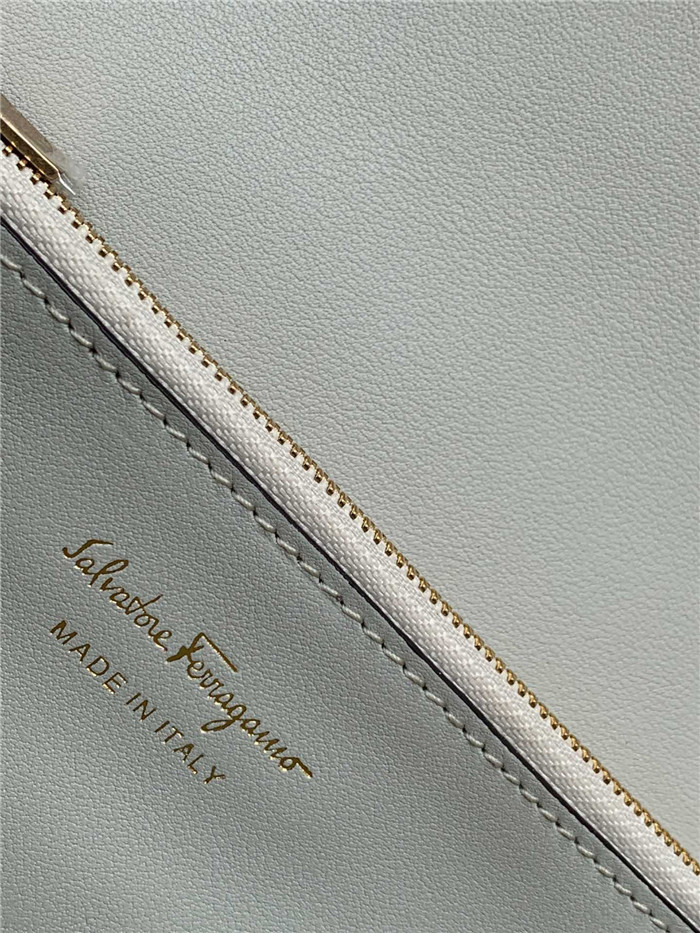 페레가모 플랩백 21H321-2 2020/신상