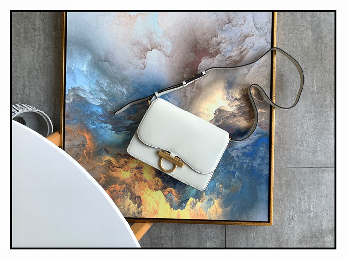 페레가모 플랩백 21H321-2 2020/신상