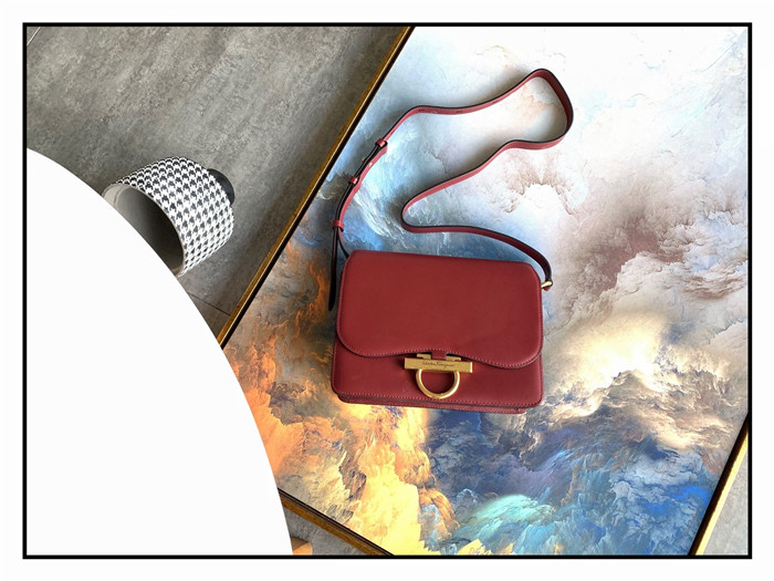 페레가모 플랩백 21H321-3 2020/신상