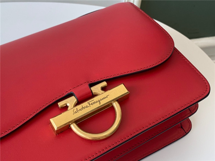 페레가모 플랩백 21H321-4 2020/신상