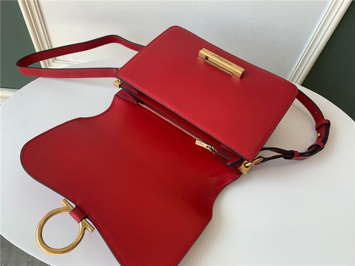 페레가모 플랩백 21H321-4 2020/신상