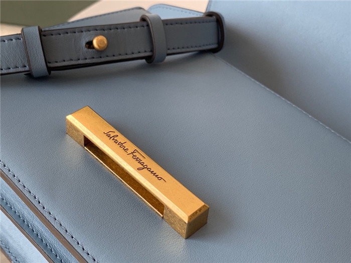 페레가모 플랩백 21H321-5 2020/신상