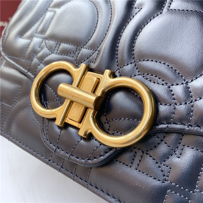 페레가모 플랩 체인백  21H168-2 2020/신상