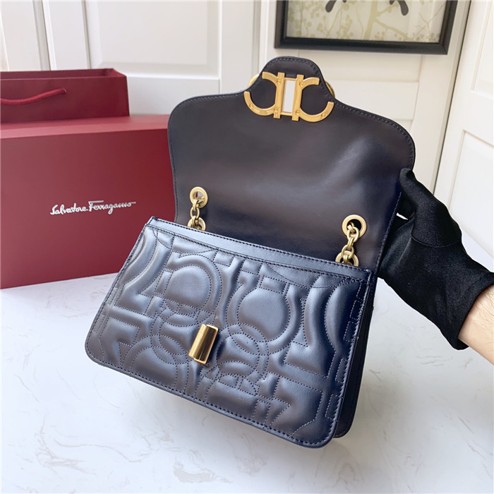 페레가모 플랩 체인백  21H168-2 2020/신상