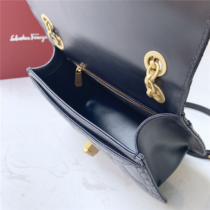 페레가모 플랩 체인백  21H168-2 2020/신상