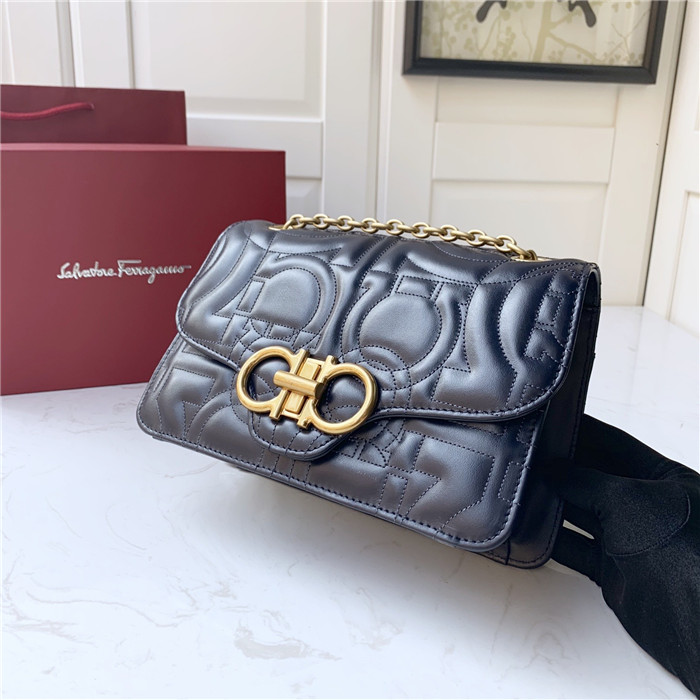 페레가모 플랩 체인백  21H168-2 2020/신상