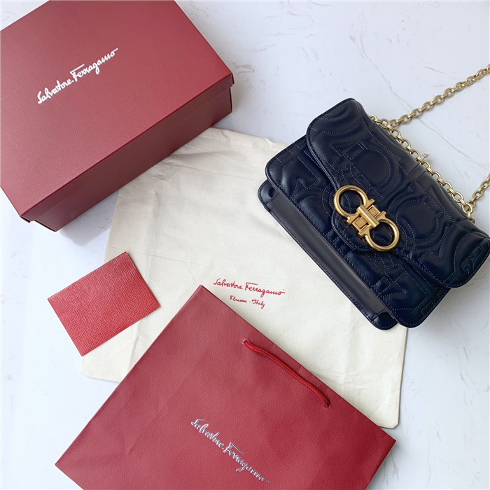 페레가모 플랩 체인백  21H168-2 2020/신상