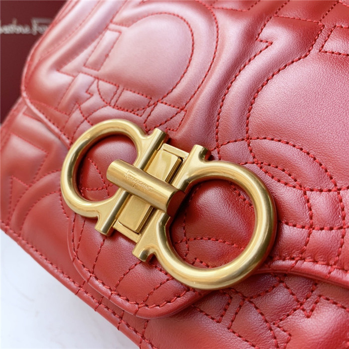 페레가모 플랩 체인백  21H168-3 2020/신상