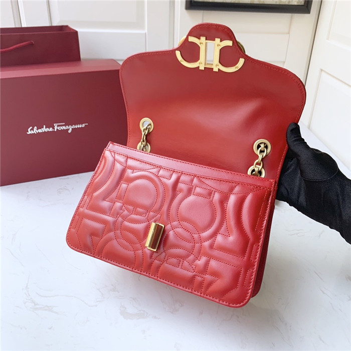 페레가모 플랩 체인백  21H168-3 2020/신상